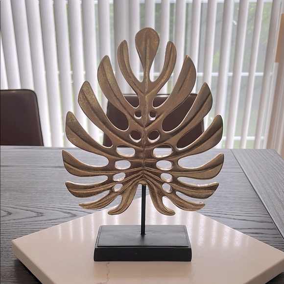 Gold Leaf Sculpture on Stand - Picture 1 of 2